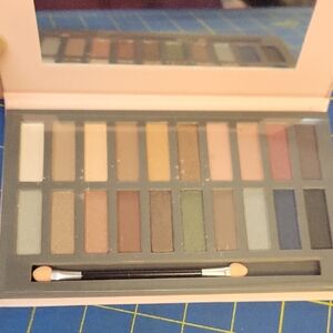 Lazora Neutral 20ct Eyeshadow Palette with Mirror New